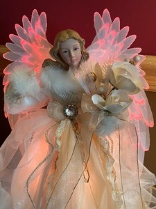 lot 188 image: Beautiful Christmas Items