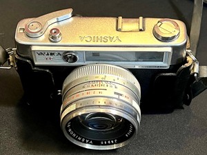 lot 11 image: Vintage Yashica IC Film Camera
