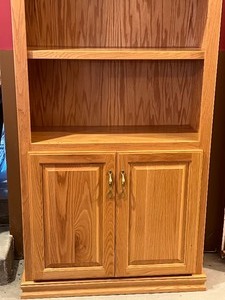lot 184 image: Nice Oak Bookshelf with Bottom Storage Cabinet