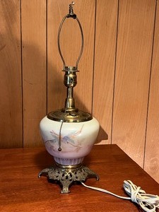 lot 175 image: Vintage Lovely Table Lamp