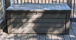 lot 217 image: Outdoor Storage Box