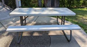 lot 220 image: Lifetime 6 Folding Picnic Table