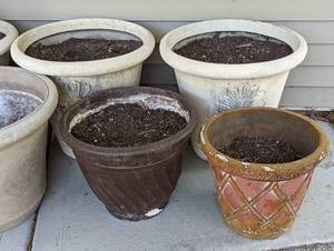 lot 223 image: Assorted Planters