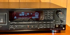 lot 87 image: Sony Digital Audio Tape Deck DTC 75ES