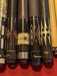 lot 14A image: Assorted Pool Cues and Carrying Cases