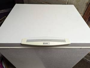 lot 253 image: Kenmore Chest Freezer