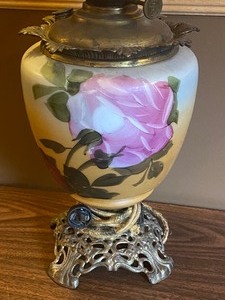 lot 214 image: Antique Lamp