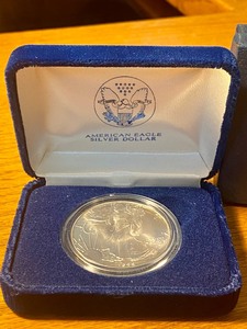 lot 208 image: 1988 American Eagle Silver Dollar Proof Coin