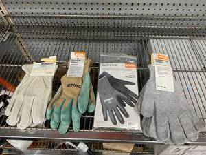 lot 6 image: New Stihl Gloves