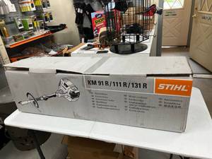 lot 100 image: 2 New Stihl KM131 R Power Head Units