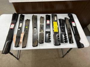 lot 143 image: Lawnmower Blades