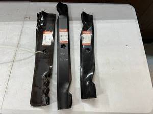 lot 144 image: Lawnmower Blades