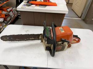 lot 200 image: Stihl 029 Chain Saw