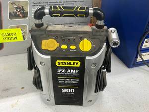 lot 207 image: Jump Starter