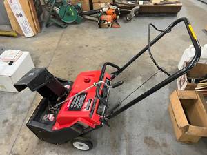 lot 260 image: Snow Blower