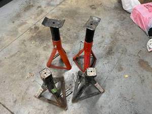 lot 268 image: Jack Stands