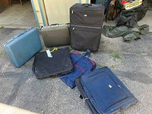 lot 447 image: Luggage