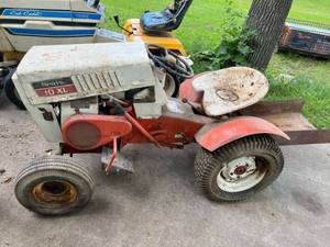 lot 303 image: Sears 10XL Lawn Tractor