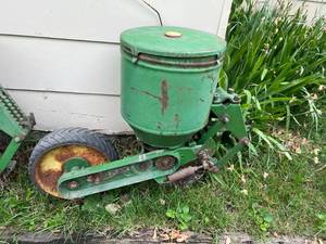 lot 313 image: John Deere Planter