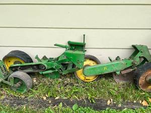 lot 315 image: Pair of John Deere Planters