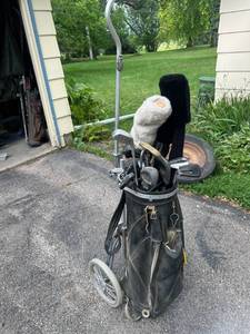 lot 321 image: Golf Clubs & Cart