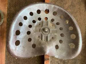 lot 324 image: Old Tractor Seat