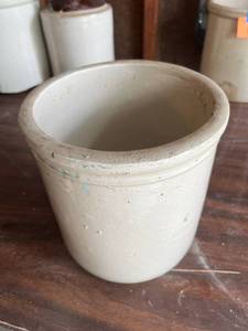 lot 331 image: Crock