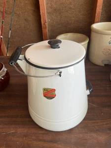lot 336 image: 12 Quart Enamel Pot