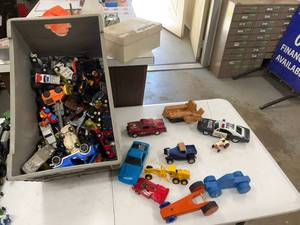 lot 347 image: Box of Toy Vehicles