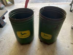 lot 352 image: John Deere Planters