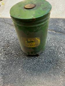 lot 356 image: John Deere Planter