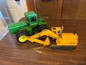 lot 375 image: John Deere Toys