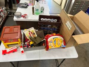 lot 387 image: Toys - Fisher Price Fire Station