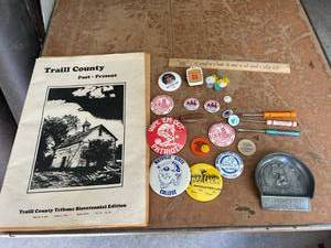 lot 393 image: Buttons & Advertising Items