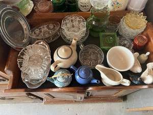 lot 402 image: Glassware, Some Green & Gold
