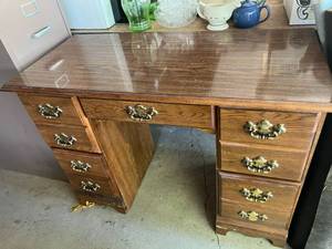 lot 419 image: Desk & 4 Door File Cabinet