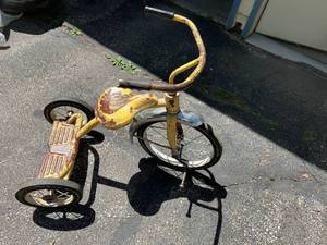 lot 422 image: Tricycle