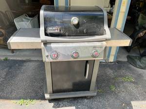 lot 423 image: Weber Grill