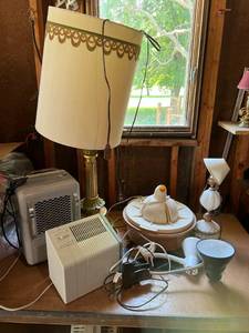 lot 434 image: Everything on Table