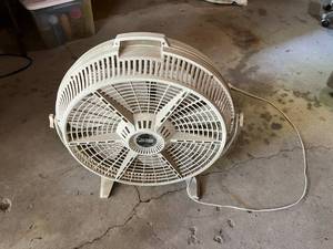 lot 435 image: Wind Machine Fan