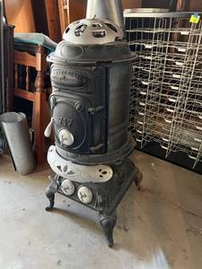 lot 440 image: Alaska Oak 717 Antique Stove