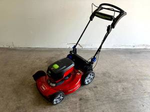 lot 93 image: Toro Recycler 22 in. SmartStow 60-Volt Max Lithium-Ion Cordless Battery Walk Behind Mower