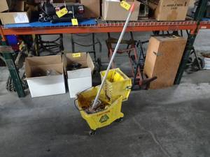 Rubbermaid Mop Bucket...