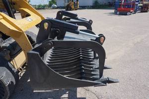 Brand New Made In USA Universal Mount Bobcat Skid Loader Skid Steer 72 Heavy Duty Rock Grapple Bucket With Teeth