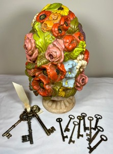 1970s Holland Mold Ceramic Flower Vase Bouquet, Decorative Keys & Antique Keys