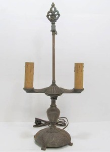 lot 79 image: Antique Cast Iron Table Lamp