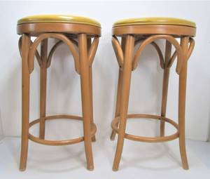 lot 9 image: Pair of Mid Century Chatham County Furniture Bentwood Rattan Stools