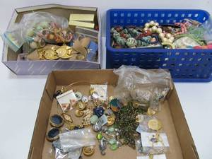 lot 13 image: Large Unsearched Estate Lot of Vintage Costume Jewelry