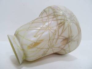 lot 15 image: Lovely Antique Art Glass Lamp Shade - Possibly Quezal 