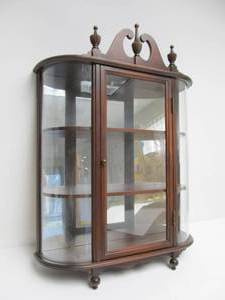 lot 97 image: Vintage 1950s era Curved Glass Wall Curio Cabinet Shelf